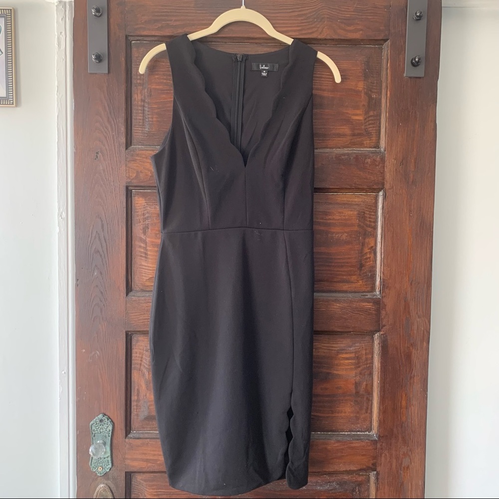 Lulu’s black scalloped dress
